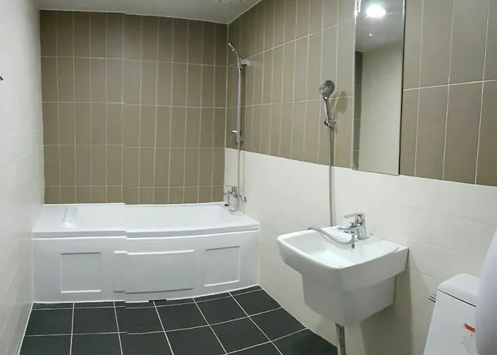 Youain Motel 2*